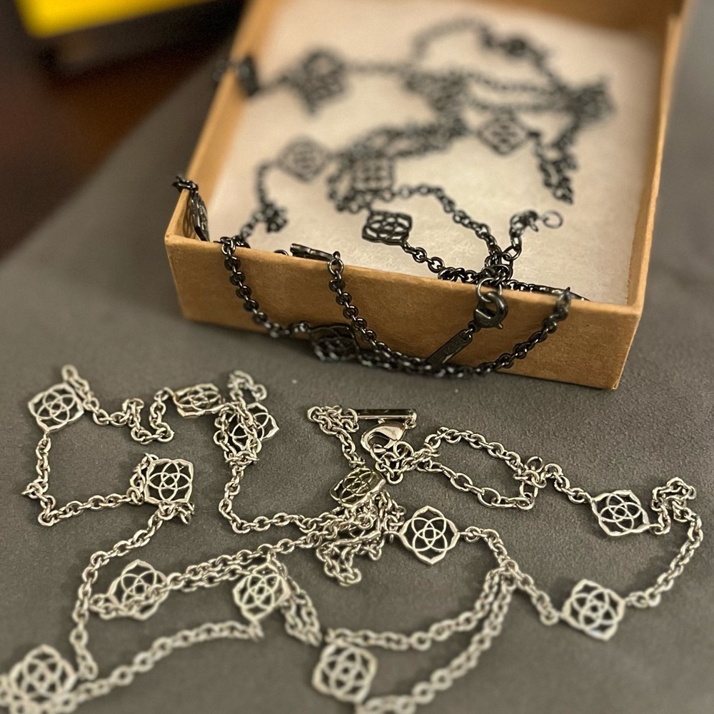 Kendra Scott Silver Chain Medallion Necklace - Picture 2 of 12